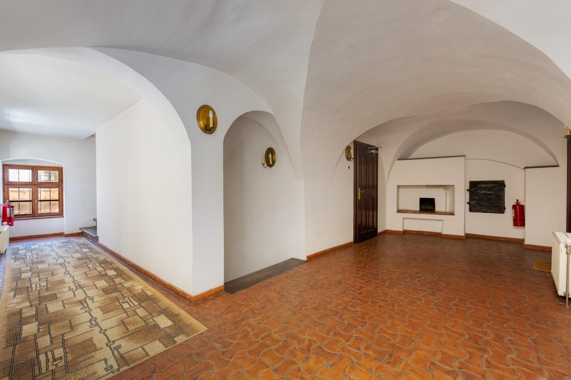 Отель Casa Cu Cerb Сигишоара Экстерьер фото