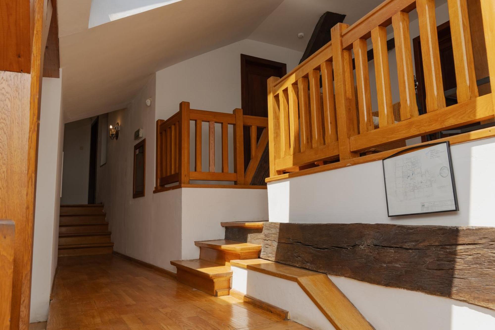 Отель Casa Cu Cerb Сигишоара Экстерьер фото