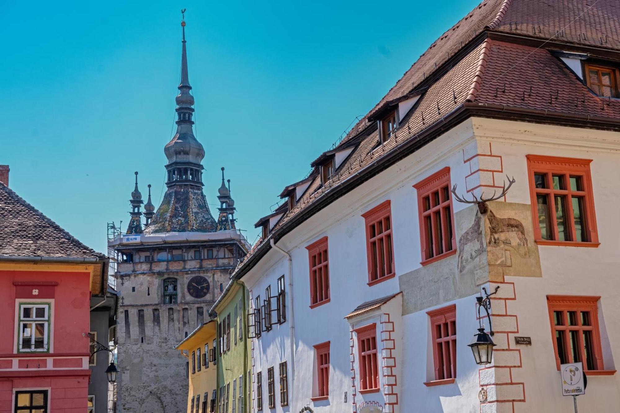 Отель Casa Cu Cerb Сигишоара Экстерьер фото