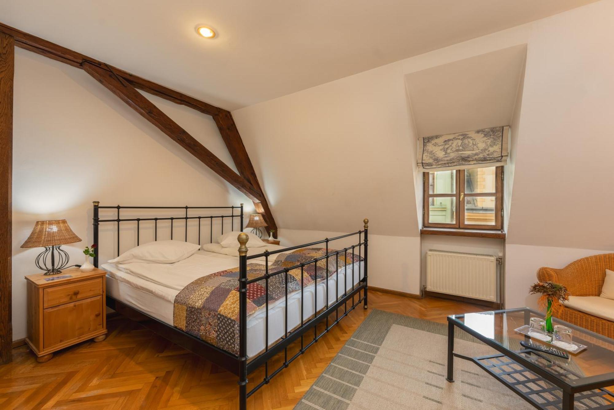 Отель Casa Cu Cerb Сигишоара Экстерьер фото