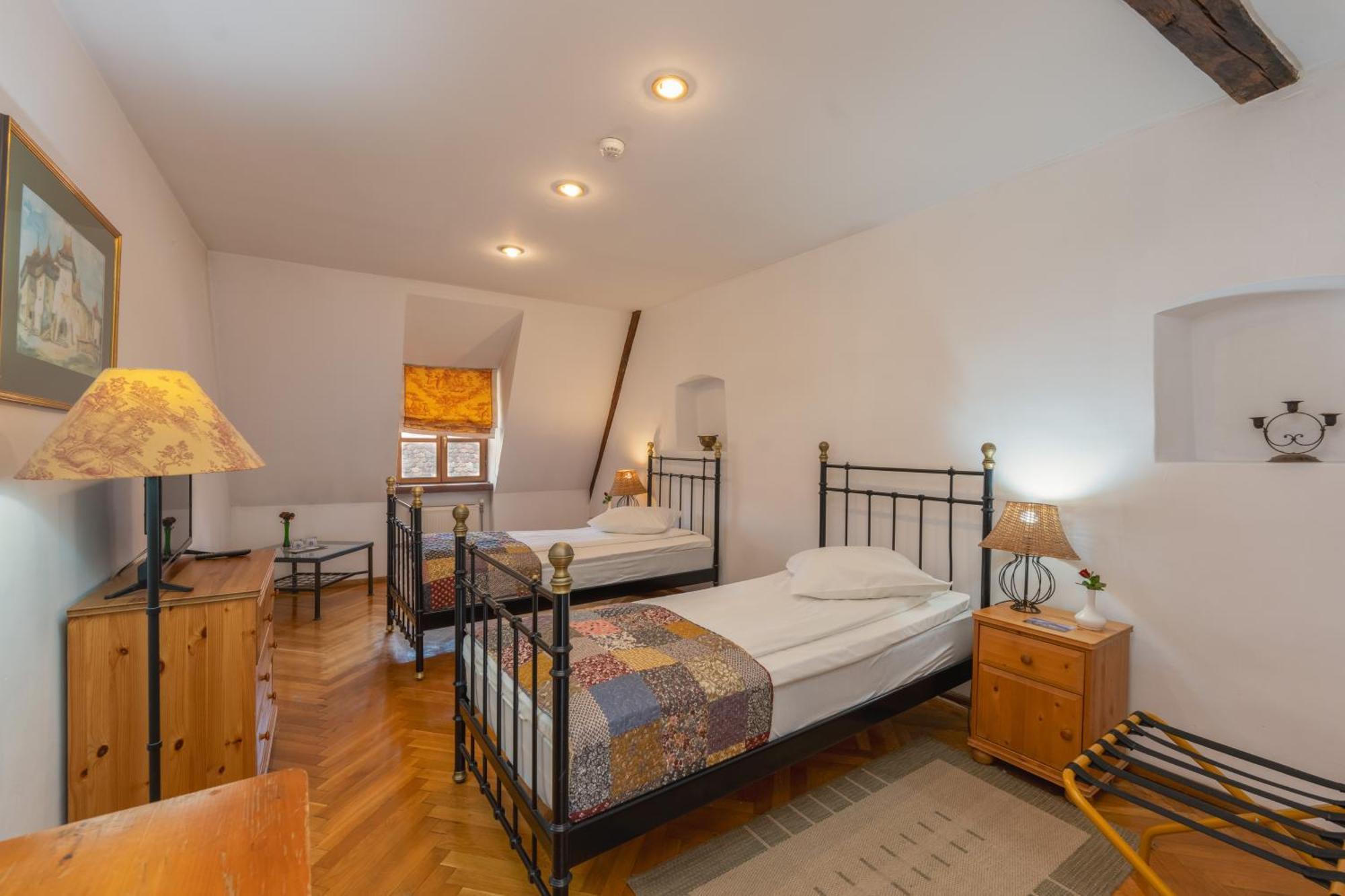 Отель Casa Cu Cerb Сигишоара Экстерьер фото