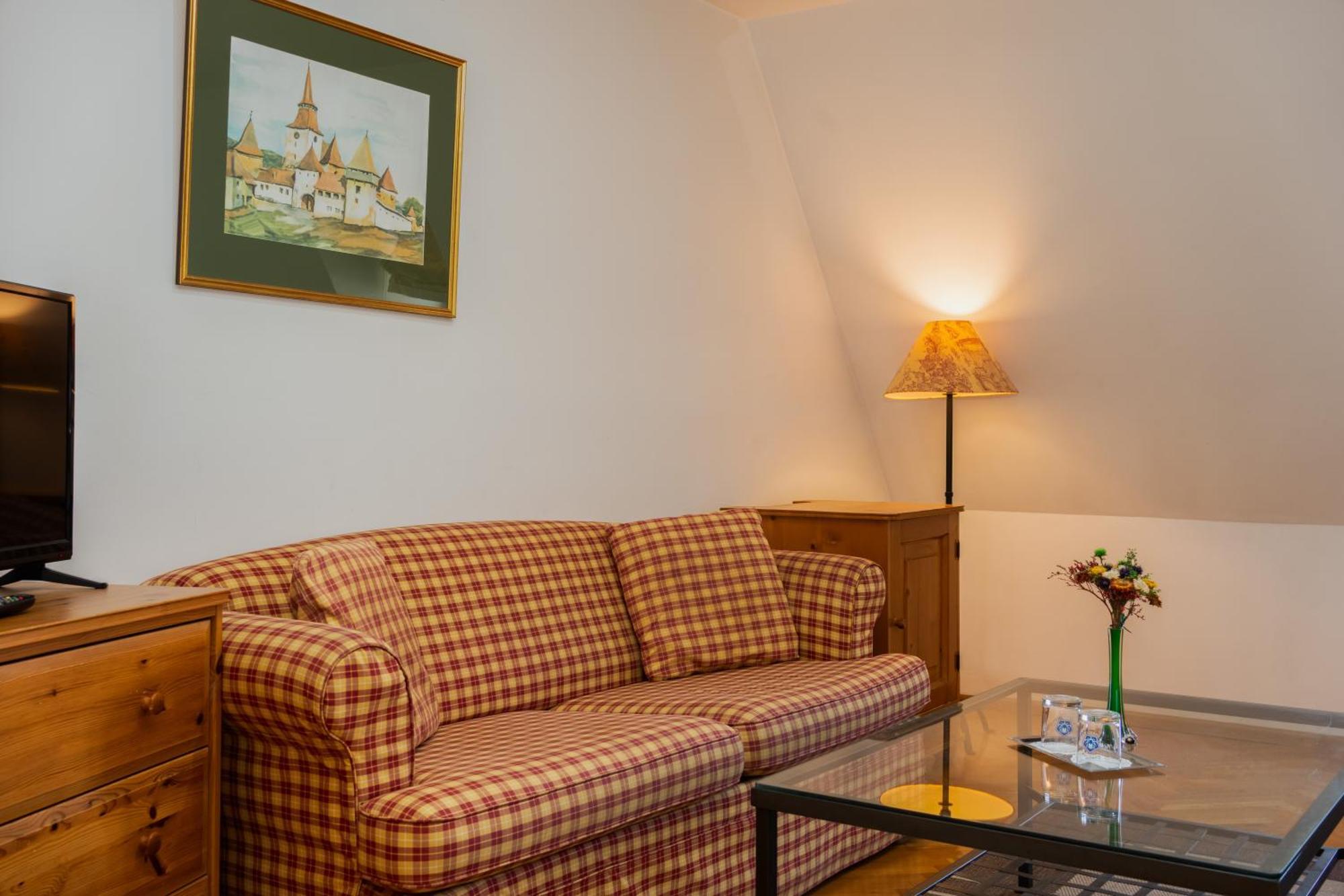 Отель Casa Cu Cerb Сигишоара Экстерьер фото